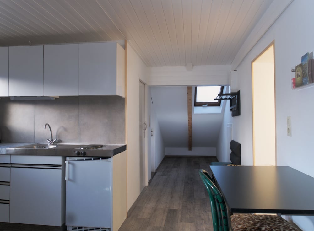 Apartment - Sleeps 3 - Balcony - Garden