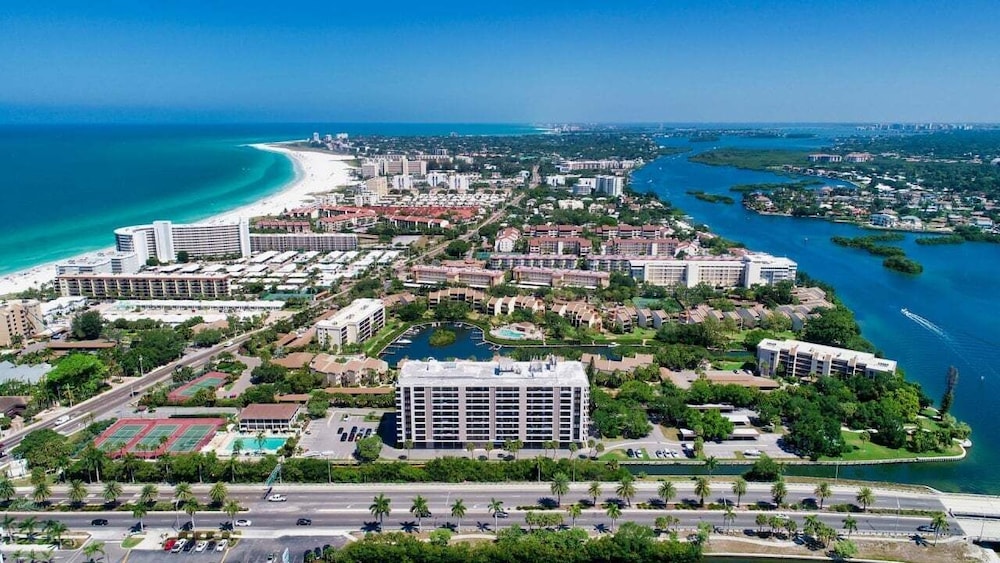 6415 Midnight Pass Road Unit 409 view 4