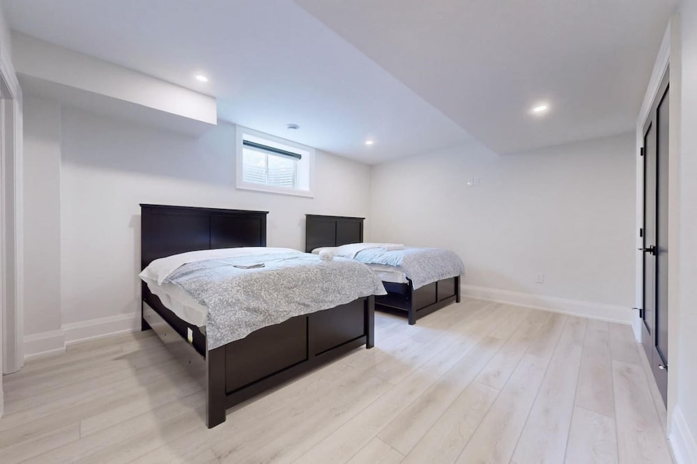 Lucky Mansion Luxury Villa in Fort Erie