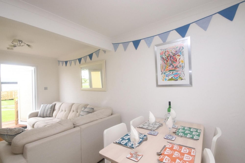 20F Medmerry Park 2 Bedroom Chalet view 4