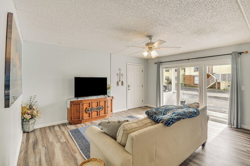 Oceanside Ormond Beach Condo, Steps to Shore!