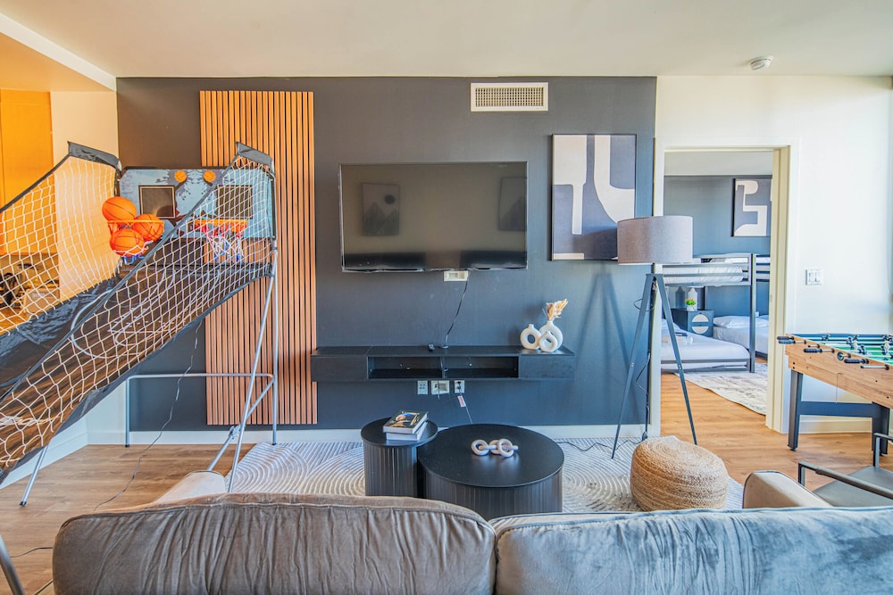 ROVE LIVING/KL - 44 Monroe