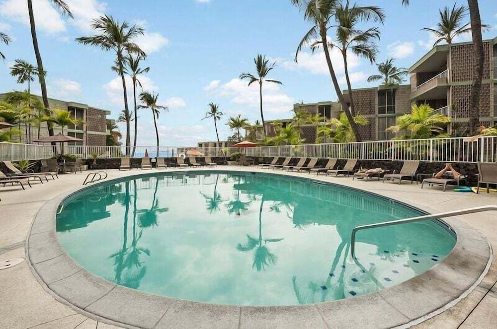 Top Floor With Ocean Views - Convenient Location - Vrkcv