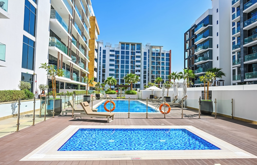 Azizi Riviera 25