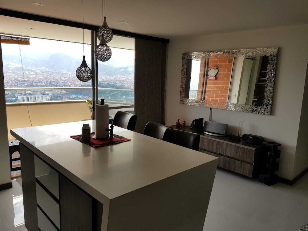 Beautiful apt in the Town