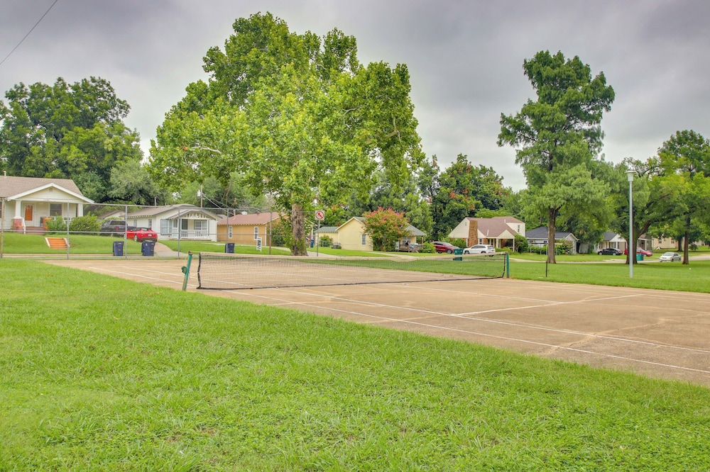 Convenient OKC Apartment: 4 Mi to Dtwn!