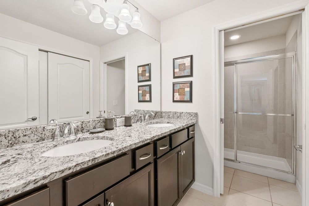Spacious 5BR Villa w Private Pool Near Disney