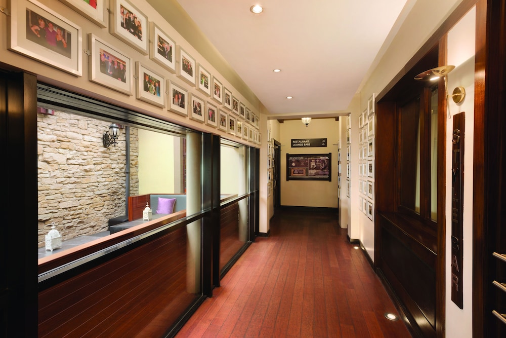 Londonderry Vacations - Da Vinci's Hotel Derry - Property Image 2