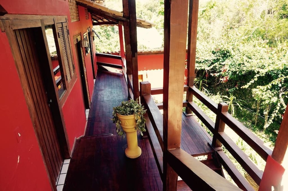 Novos Baianos Hostel e Suites
