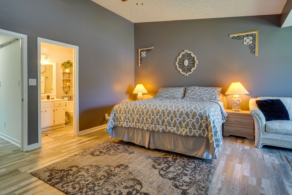 Walk to Beach: PCB Condo w/ Oceanfront Pool Access
