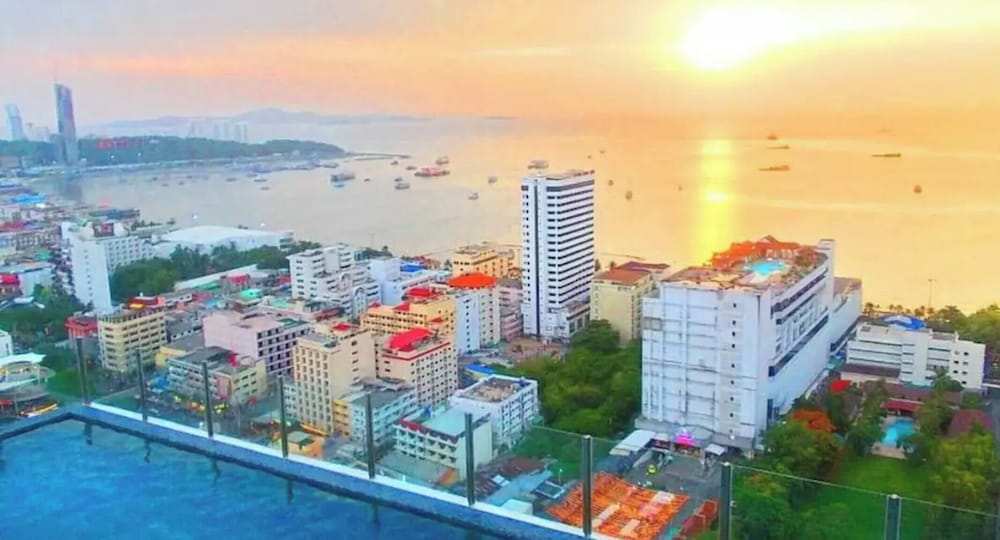 Fully Furnished Excellent Location -next to Beach
