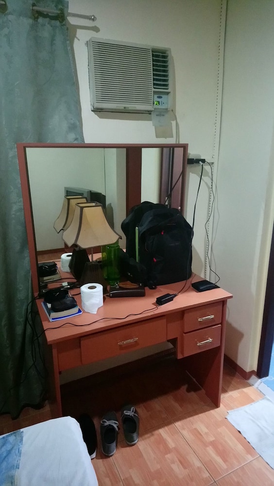 Cebu Vacations - Cebu Pensione Plaza by HiveRooms - Property Image 3