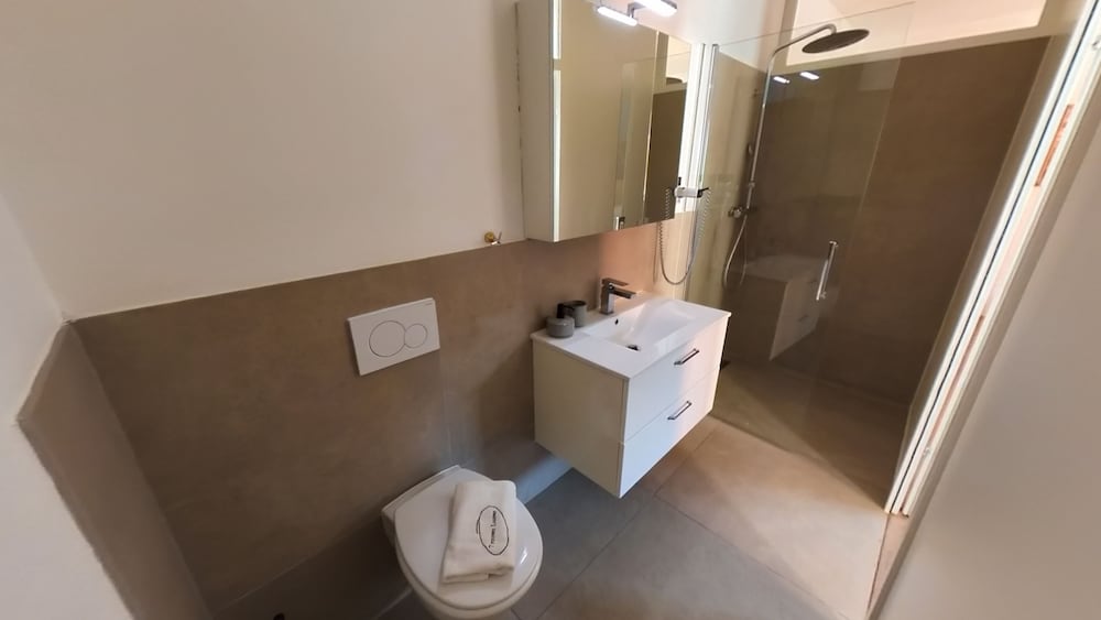 7 Rooms