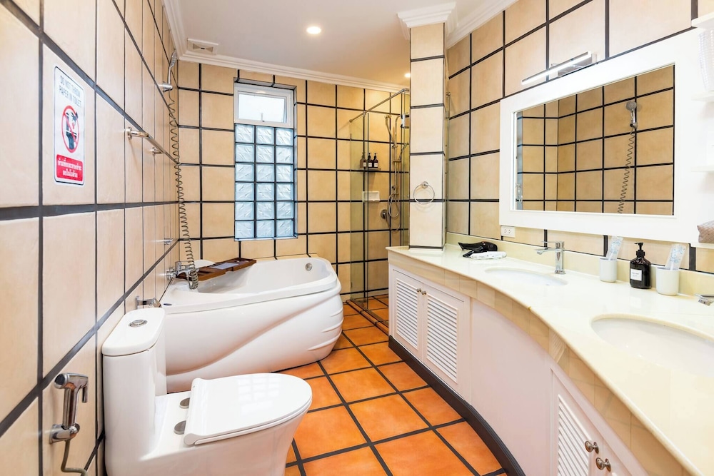 Luxury 4BR Private 425sqm Party Pool Villa