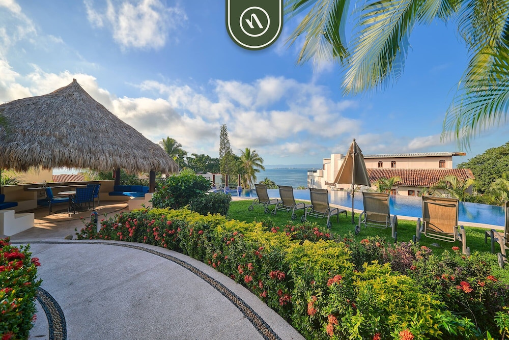 Oceanview 3 BR Condo - Amazing View From Terrace