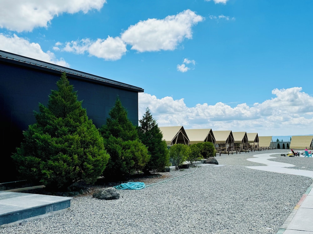 QING Luxury Campground Hotel