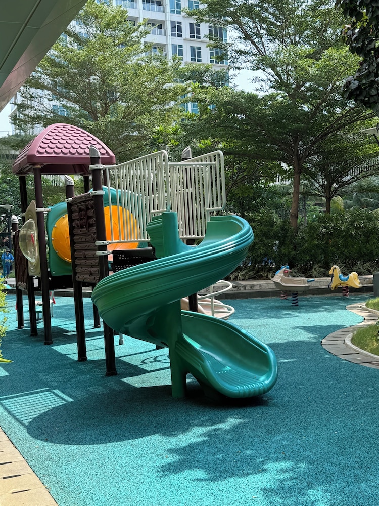 Staycation Jakarta Kensington Royal