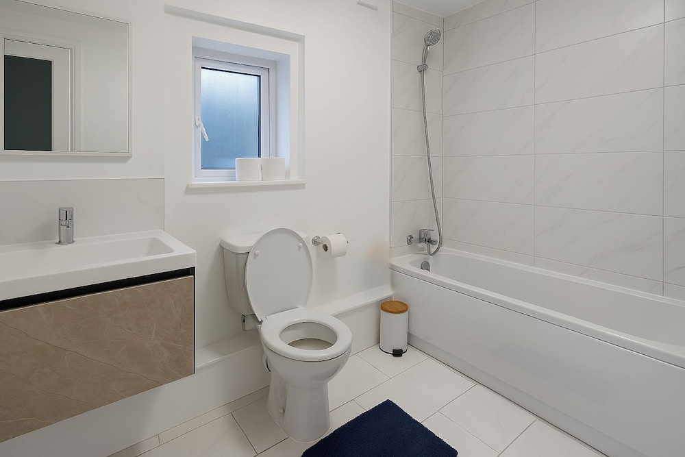 London Bow Apartment - Spacious 4 Bedrooms