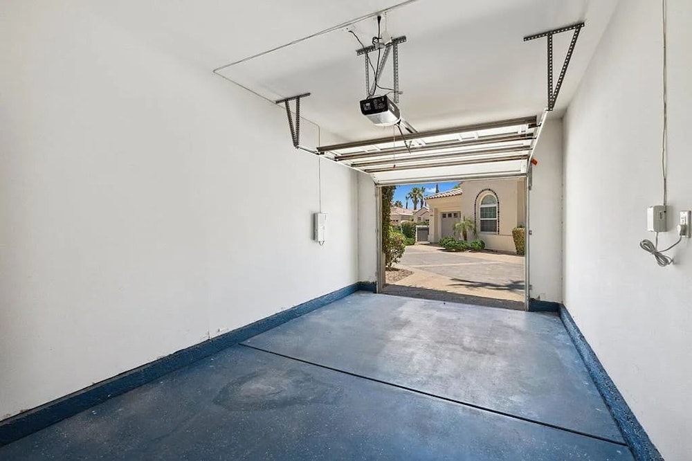 Stylish 2BR w Spa Patio