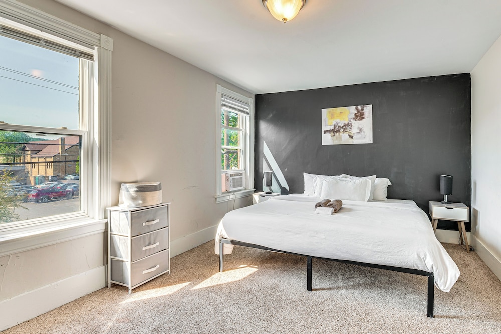 Stay & Play in Dtwn Stroudsburg: Updated Townhouse
