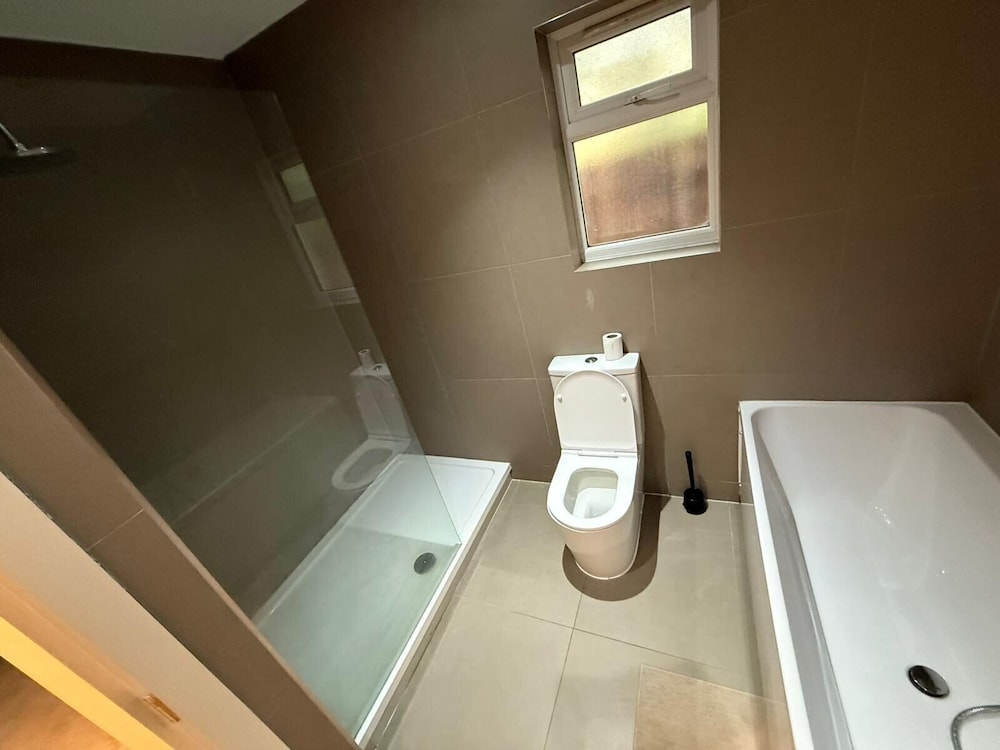 Charming 3 Bedroom House in West London