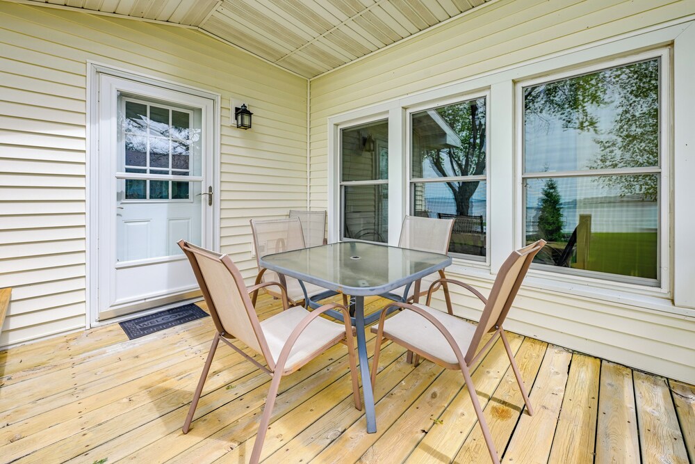 Shawano Lake House w/ Boat Dock, Kayaks, & Grill!