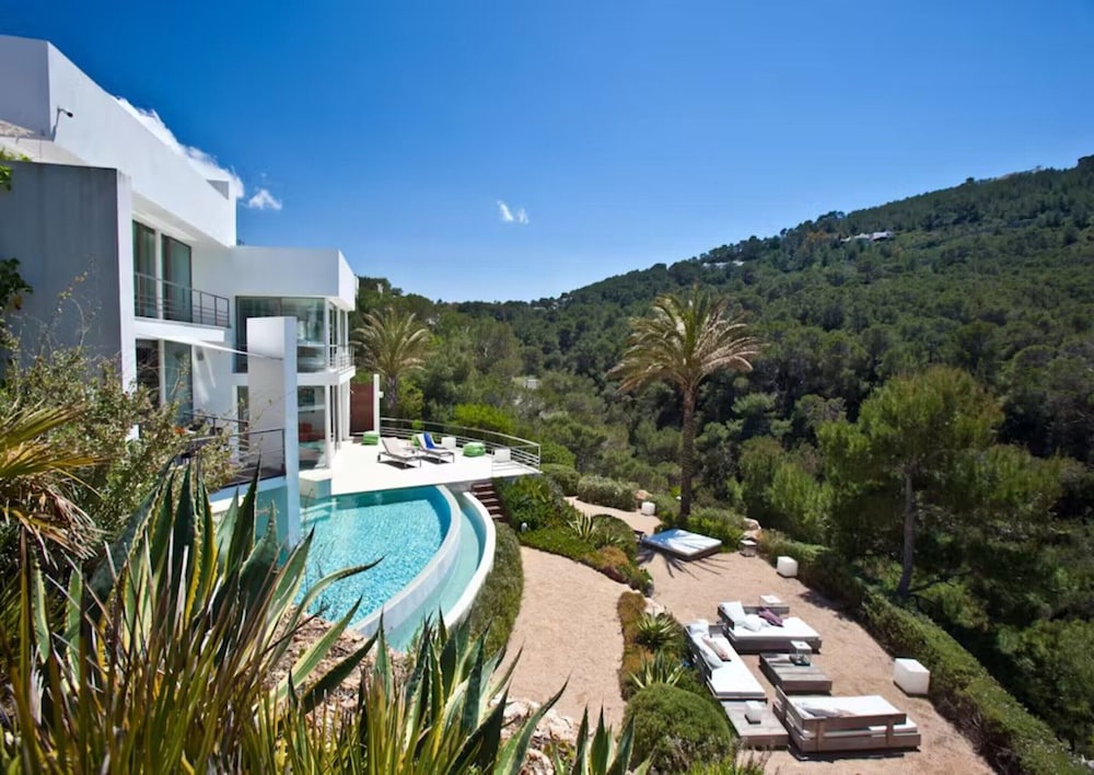 Appealing Villa With Private Terrace