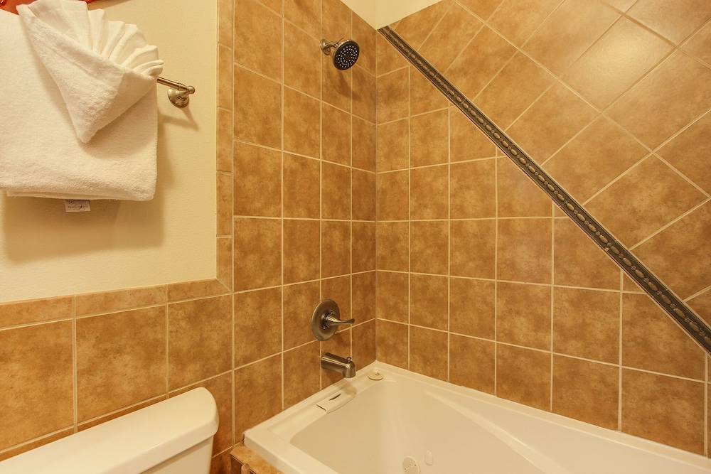 The Twin Owls 21a 2 Bedroom Condo by RedAwning - Property Image 37