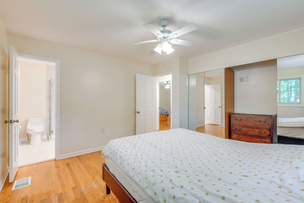 9 Mi to Historic District: Ellicott City Home!