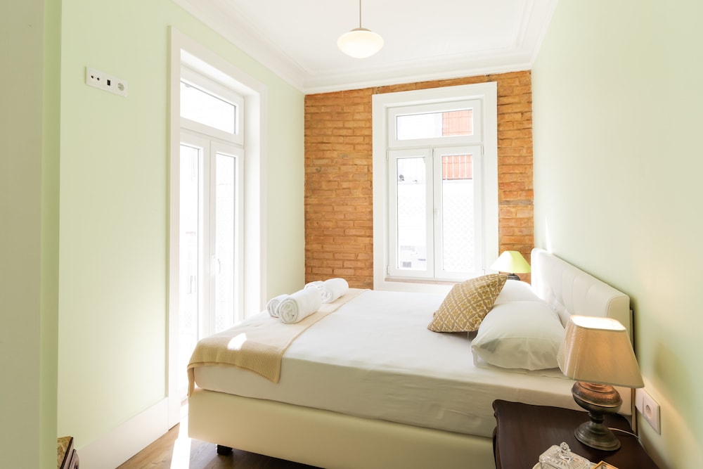 1898 Home & Suites