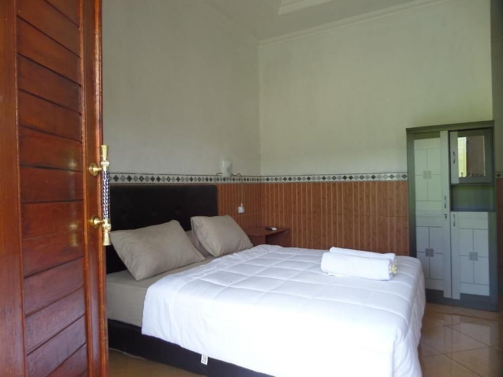 Peaceful Penida Hill Bungalow view 3
