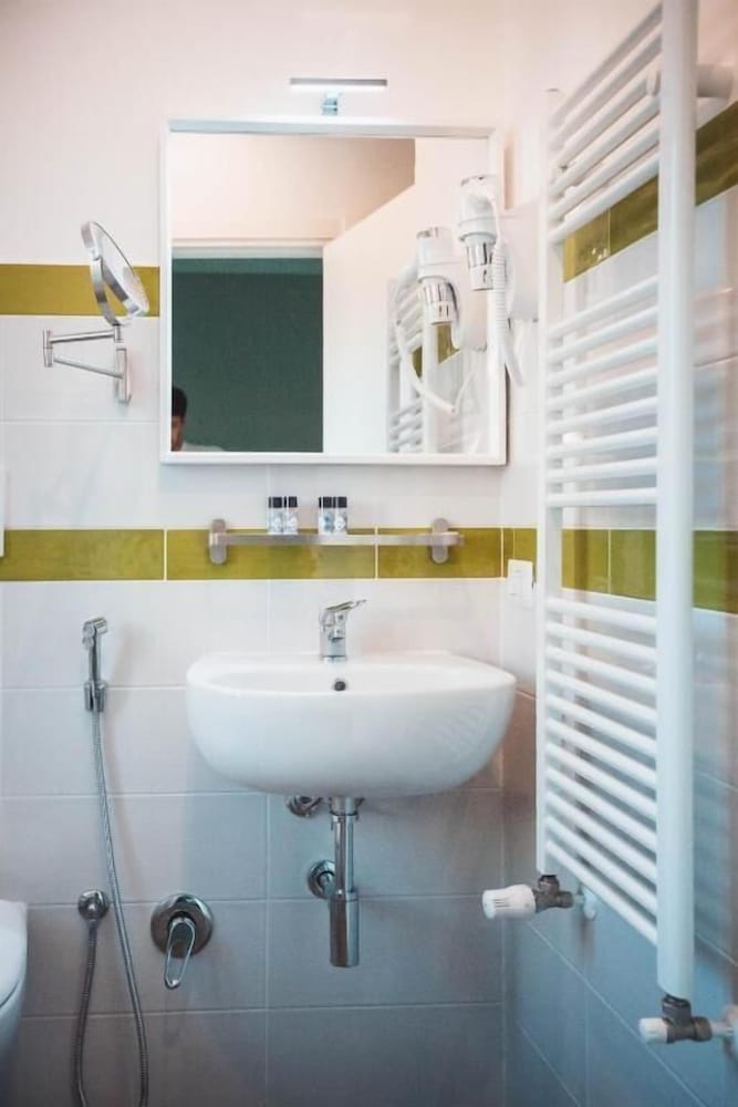 Guest House COLORS