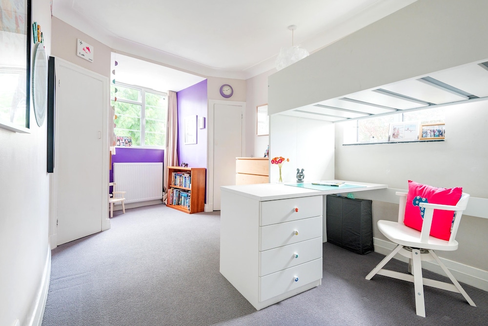 Majestic Home With Beautiful Garden in North West London by Underthedoormat