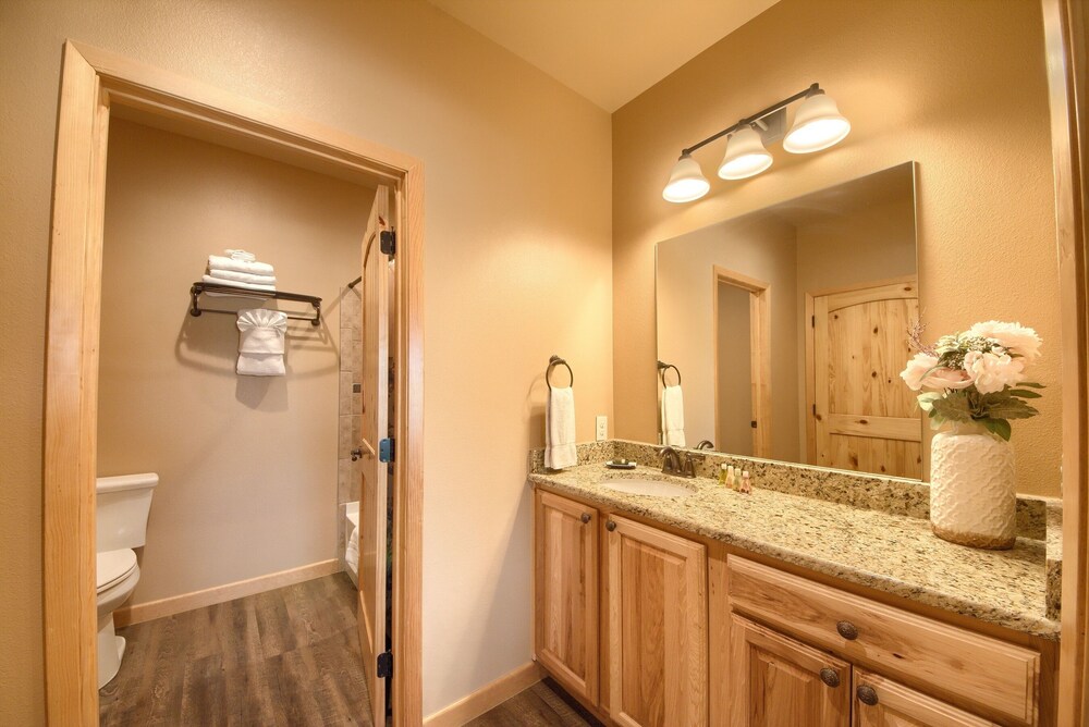 Oma13a14 Gruene Bungalow At Old Mills Resort 6 Bedroom Condo