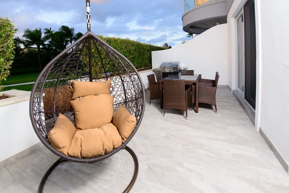 Cable Beach Condo Large Private Patio With BBQ