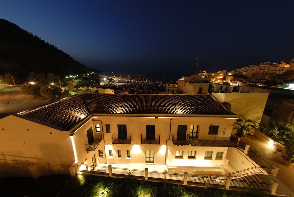 Hotel Cerri Hotel - Image 1