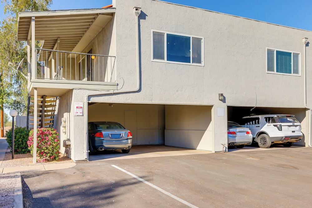 Community Pool: Scottsdale Condo 2 Mi to ASU