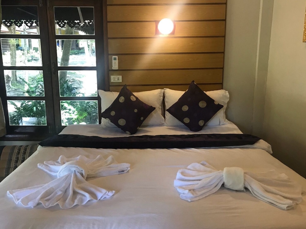 Lipe Sunset Forest Resort
