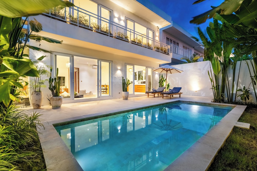 Eleven Villa Canggu - Calm Oasis with Pool and Privacy