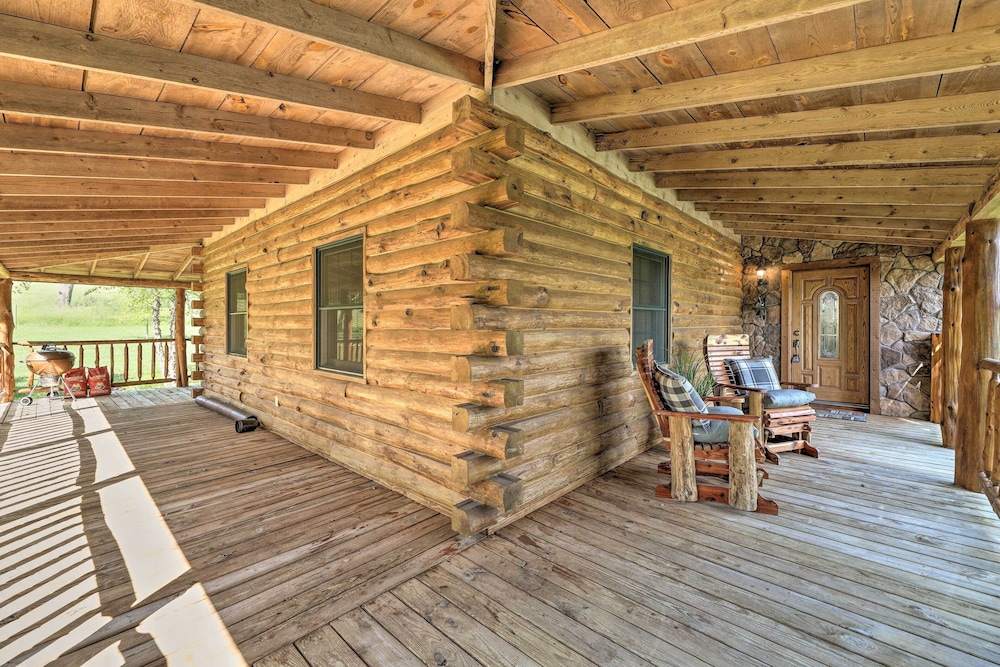 Eureka Springs Area Cabin w/ Deck + 7 Acres! view 4