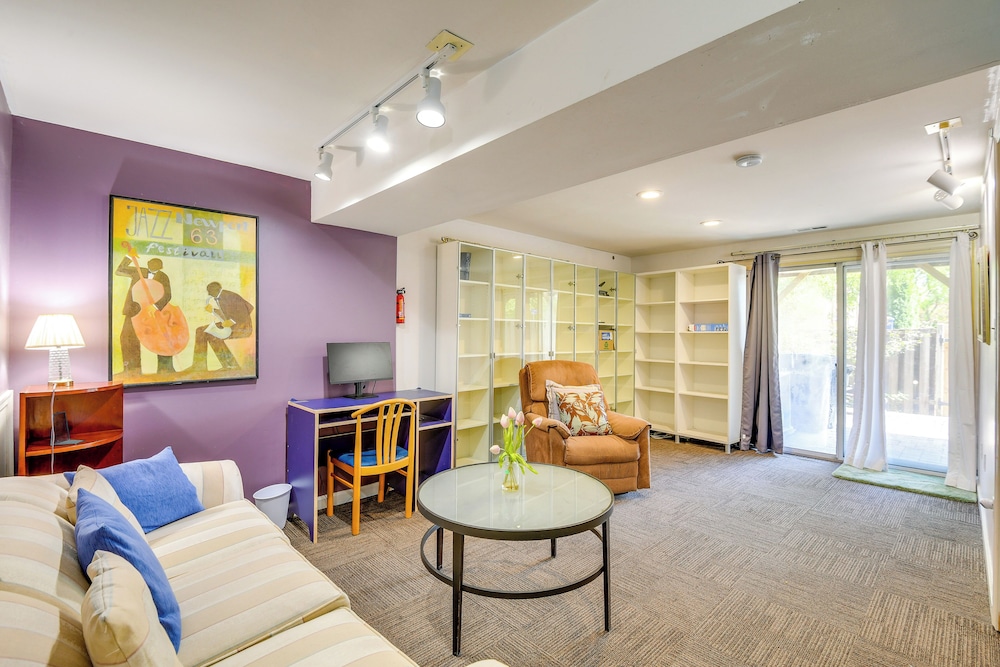 Close to Hospital & Dulles: Herndon Townhome