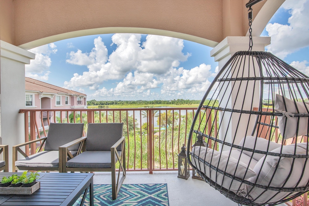 Condo w/ Prime View of Lake, Pool & Fireworks!