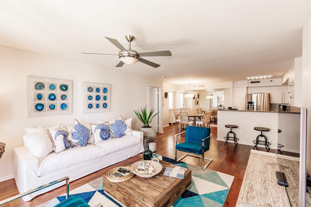 Uhost AI 3BR Condo Stunning Water Views view 5