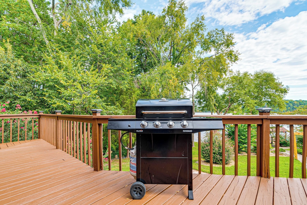 Hyco Lake Escape w/ Deck & Dock: Families Welcome!