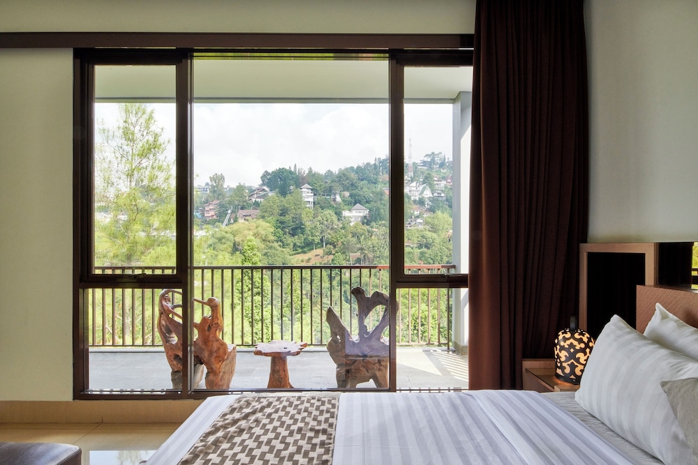 Magenta Hill View Villa 6 bedrooms with a private slide pool