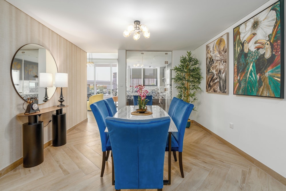 Whitesage - Super Spacious Apt with Dubai Garden Glow Views