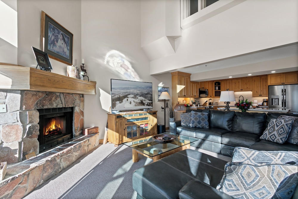 Queen Esther at Deer Valley Resort - Four Bedroom Condo with Hot Tub #2447 4 Condo