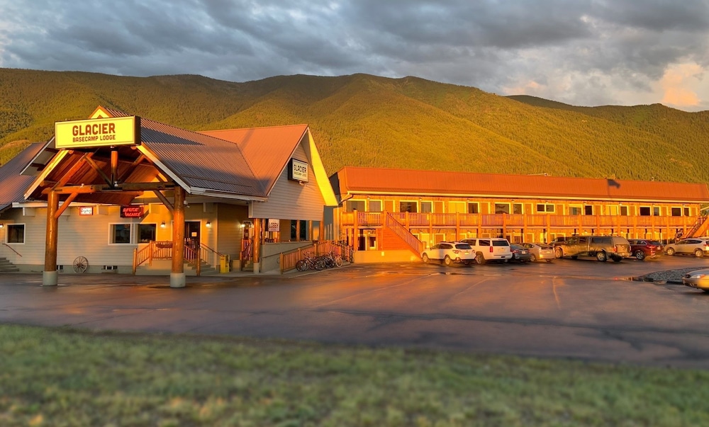 Hotel Glacier Basecamp Lodge - Image 1