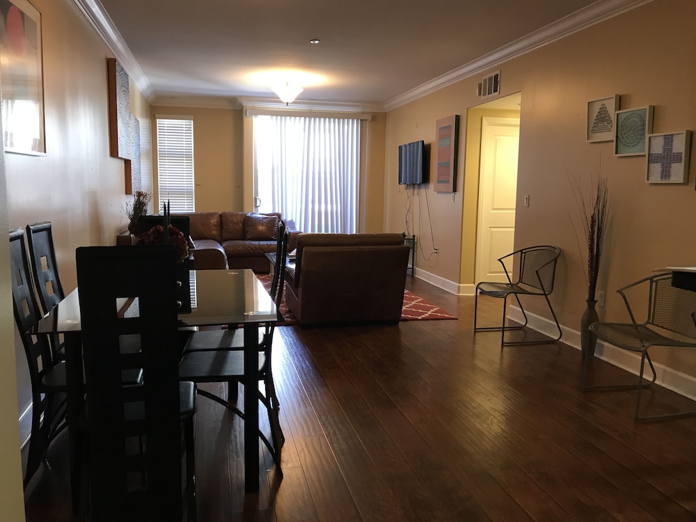 2 Bed 2 Bath in Studio City