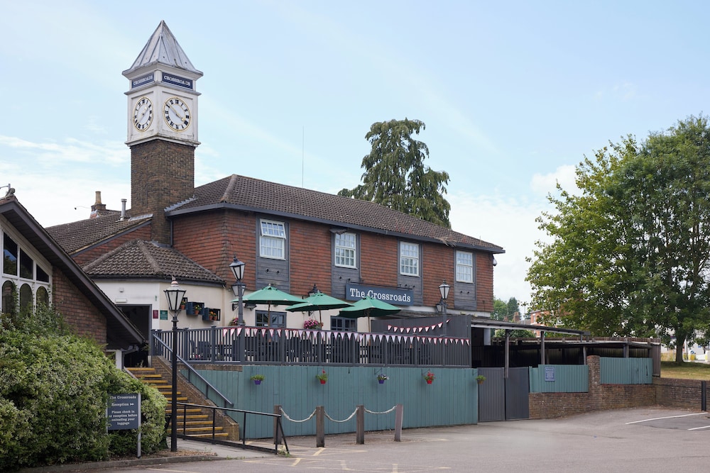 Cross Roads Hotel by Chef and Brewer Collection
